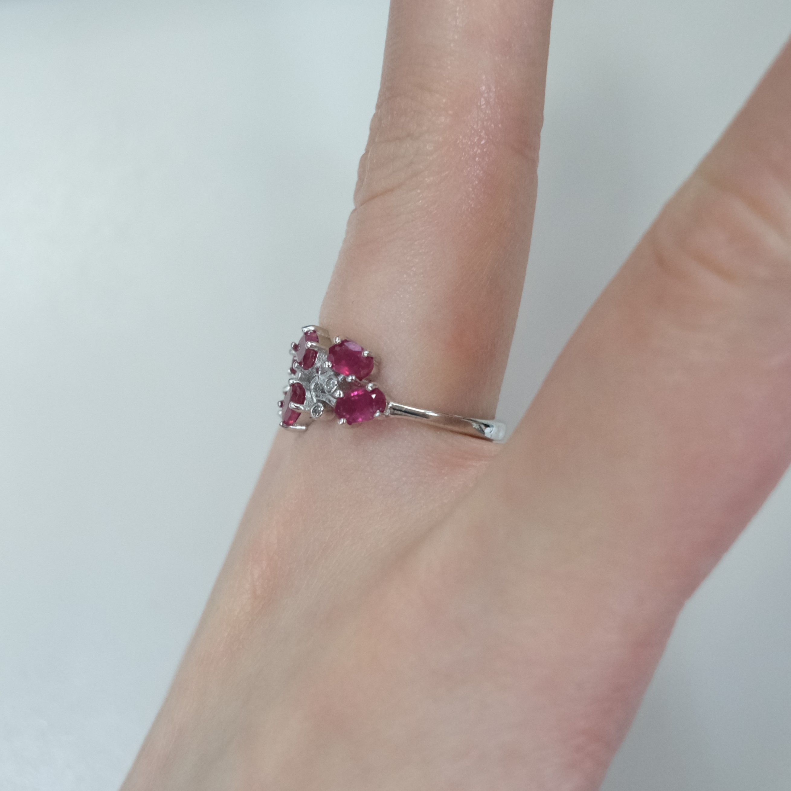 Серебряное кольцо с рубинами